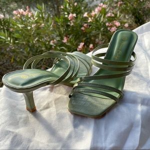 Jessica Carlyle Green Heels